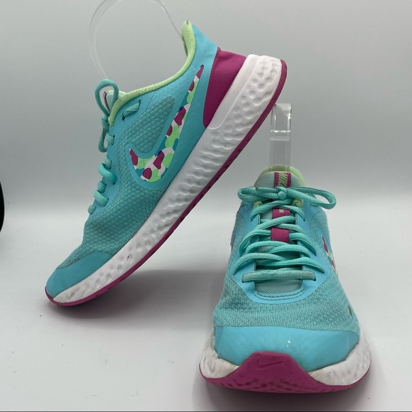 Nike Other - Nike Revolution 5 Trainers Running Shoes Girls Size 6 CZ8116-300